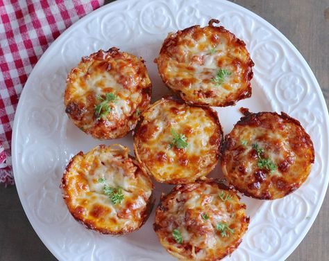 Spaghetti Pie Recipes, Non Sandwich Lunches, Spaghetti Pie, Fingerfood Party, The Whoot, Pies Maker, Muffin Tin Recipes, Snacks Für Party, Incredible Recipes