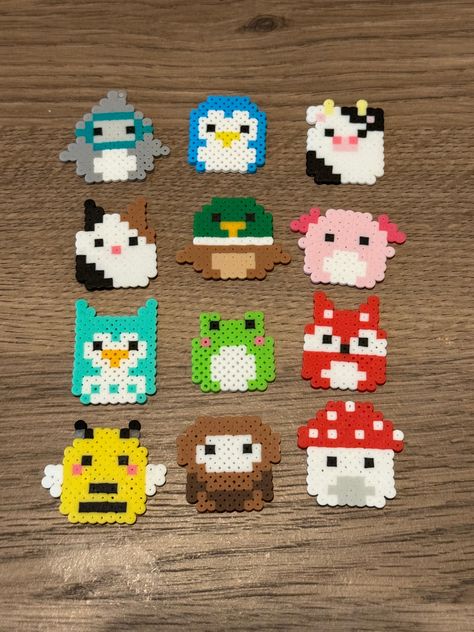 Ideas For Melting Beads, Pyssla Easy Ideas, Perler Mini Bead Patterns, Perler Ideas Cute, Cute Mini Perler Bead Ideas, Small Perler Bead Designs, Perler Bead Patterns Hexagon Board, Big Perler Bead Patterns Design, 2.6mm Perler Bead Patterns