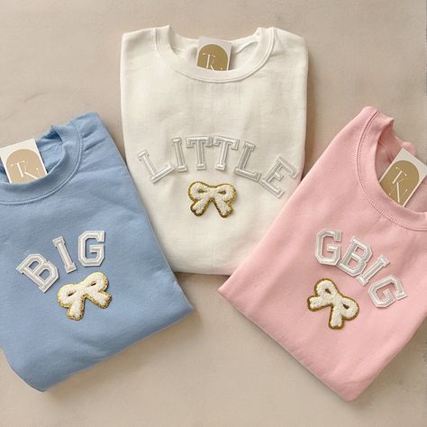 This Bow Big Little Sorority Sweatshirts are great for Big Little Reveal / Bid day! They are perfect to give to your big/lil as a gift and match outfits with! <3  - These letters are iron-on patched and is heat pressed, not embroidered. - All our sweatshirts run a Unisex fit. They are naturally oversized, but if you like a more baggy look, we recommend sizing up. - Material is super soft and comfy! ♡ - Please note that crewneck brand used may vary depending on what our supplier has, therefore si Big/little Baskets, Chi Omega Sorority, Big Little Basket, Sorority Sweatshirts, Big Little Shirts, Big Lil, Sorority Paddles, Sorority Big Little, Big Little Gifts