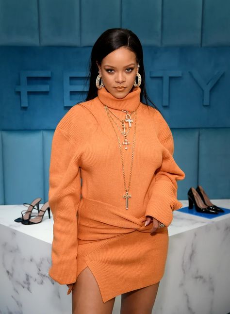 Mode Dope, Looks Rihanna, Rihanna Outfits, Rihanna Looks, Rihanna Style, Orange Outfit, Looks Party, Rihanna Fenty, Line At