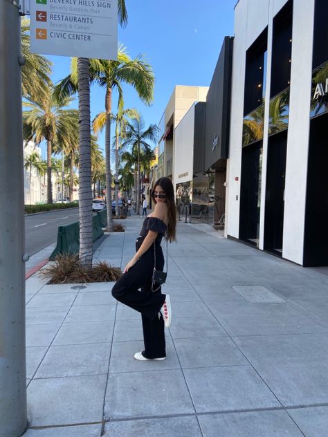 Rodeo Drive Photoshoot, Rodeo Drive Aesthetic, Influencer Poses, Summer Places, La Girls, California Trip, Cali Life, Ivy Style, California Girl