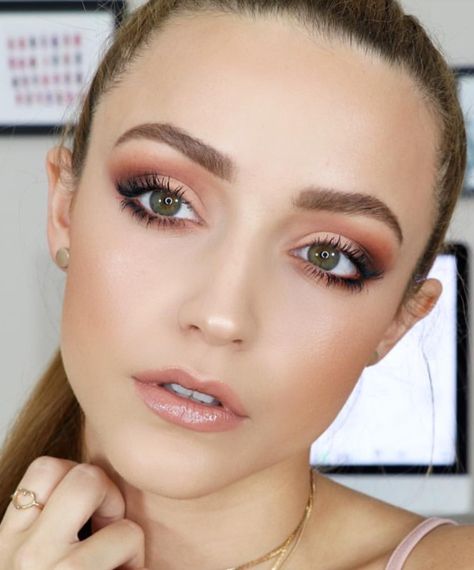 Kathleen Lights. Love her makeup tutorials on YouTube. Kathleen Lights Makeup, Clubbing Makeup, Light Makeup For Teens, Festival Makeup Looks, Spring Makeup Looks, Beauty Hacks Eyelashes, Club Makeup, Light Makeup Looks, Contour Makeup Tutorial