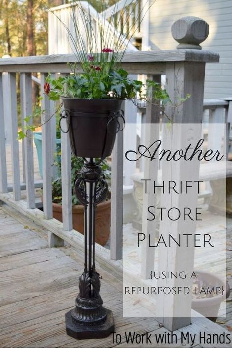 pedestal gardening Cheap Lamp, Lamp Planters, Cheap Lamps, Repurposed Lamp, Thrift Store Diy, Thrift Store Crafts, Old Lamps, Outdoor Diy Projects, School Posters