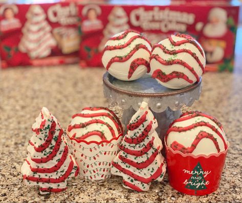 Christmas Hot Cocoa Bomb Decorations, White Chocolate Cocoa, Hot Cocoa Bomb, Christmas Hot Cocoa, Snack Cakes, Christmas Snack, Christmas Cake Pops, Tree Cake, Christmas Tree Cake