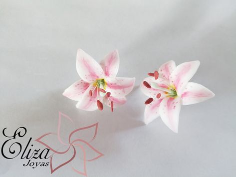 Polymer Clay Lily Tutorial, Lily Polymer Clay Earrings, Lily Polymer Clay, Clay Lily, Lily Earrings, Diy Earrings Polymer Clay, Polymer Clay Figures, Handmade Clay Jewelry, Diy Crafts Paper Flowers