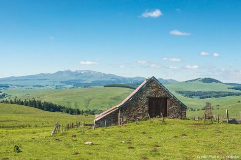 The Romantics, Best Vacation Destinations, Clermont Ferrand, Landscape Photography Nature, Fairytale Castle, Europe Destinations, Best Vacations, Vacation Destinations, Belle Photo