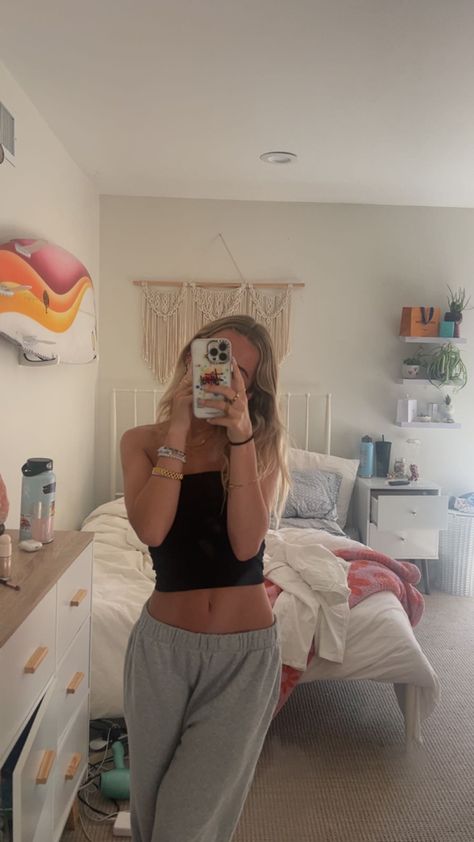 Basic Tube Top Outfit, Tube Top And Joggers Outfit, Tube Top And Sweatpants Outfit, Tube Top Fits Aesthetic, How To Style Black Tube Top, Outfits With Black Tube Tops, Tube Top Sweatpants Outfit, Sweatpants Tank Top Outfit, Black Tube Top Outfit Aesthetic