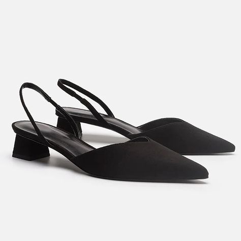 Dora Banquet - Pointed Low Heels #elleladore Banquet Dress, Dress Wedding Party, Modern Sandals, Party Pumps, Banquet Dresses, Womens Sandals Summer, Designer Pumps, Fashion Heels, Fashion Sandals