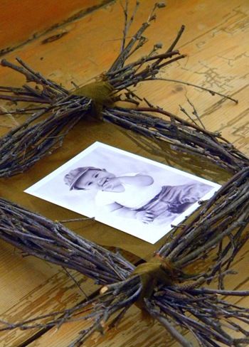 homework - rustic twig frame Twig Frame, Twig Crafts, Diy Picture Frames, Diy Picture, Nature Crafts, Arte Floral, Pics Art, Cute Crafts, Crafty Ideas