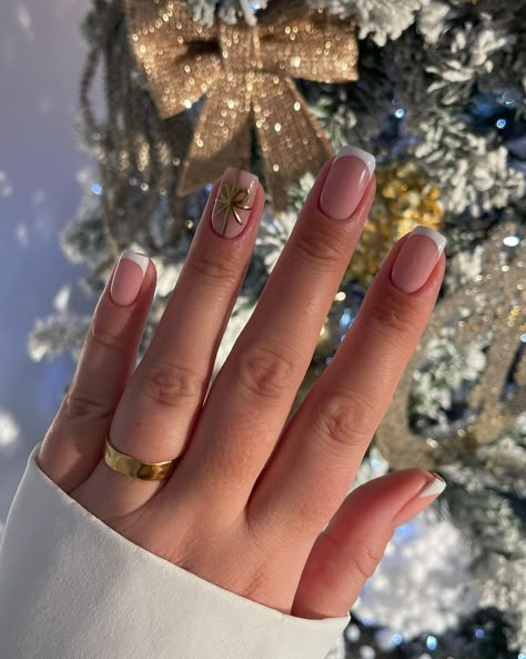 35+ FESTIVE WHITE CHRISTMAS NAILS TO RECREATE - Stylin by Sarita Christmas Nails French, Red And Green Decor, Fuzzy Pajamas, White Christmas Nails, Festive Christmas Nails, White French Nails, Candy Cane Nails, Cute Christmas Nails, Christmas Nails Easy