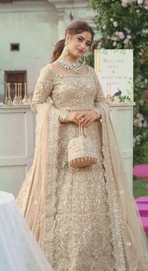 Hoorain Shaikh Long Frock Dress, Pakistani Bridesmaids Outfits, Pakistani Wedding Hairstyles, Pakistani Bridesmaids, Pakistani Bridal Hairstyles, Pakistani Party Wear Dresses, Women Suits Wedding, Pakistani Women Dresses, Shadi Dresses