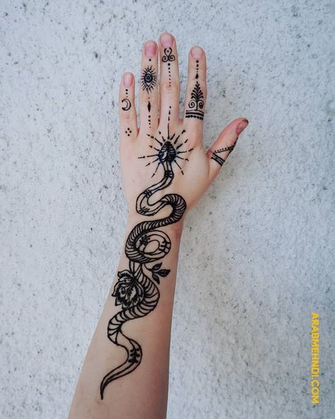 50 Snake Mehndi Design (Henna Design) 2019 Unique Henna Tattoos, Goth Henna Designs, Snake Mehndi, Creative Mehndi Designs, Snake Henna, Face Henna, Black Henna Designs, Alchemy Tattoos, Dragon Henna