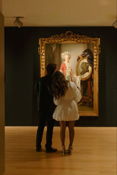 Couple Art Gallery Photoshoot, Couple Art Gallery Date Aesthetic, Art Gallery Couple Photos, Museum Couples Shoot, Engagement Photos In A Museum, Art Museum Couple Pictures, Museum Elopement Photos, Art Gallery Photoshoot Couple, Art Museum Engagement Photoshoot