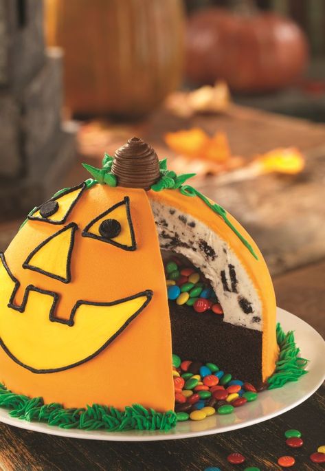 Halloween Ice Cream Cake, Baskin Robbins Ice Cream Cake, Pumpkin Patch Cake, Dairy Queen Ice Cream Cake, Baskin Robbins Ice Cream, Christmas Strawberry, Halloween Ice Cream, Easy Ice Cream Cake, Pinata Cake