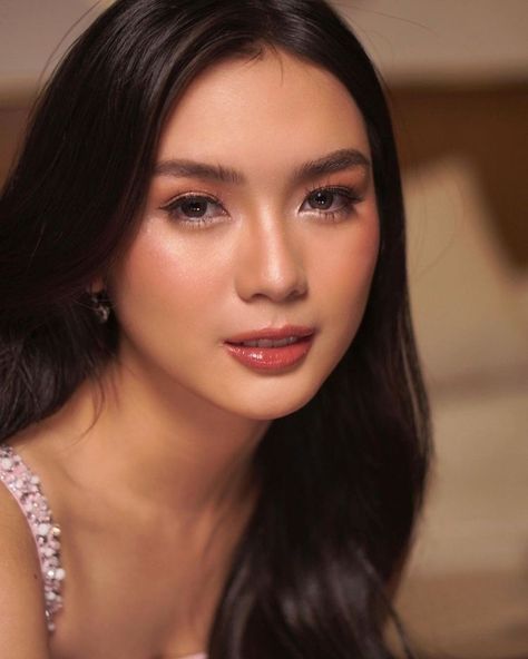 Francine Diaz Makeup, Makeup Filipino, Filipino Makeup, Francine Diaz, Debut Dresses, Ball Makeup, Asian Bridal Makeup, Nadine Lustre, Wedding Makeup Looks