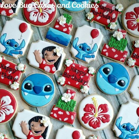 2,174 Likes, 51 Comments - Beth Bougie (@lovebugcookies) on Instagram: “Lilo and Stitch! (not for sale)  #birthday #hawaii #flowers #lovebugcookies #decoratedcookies…” Stitch Cupcakes Ideas, Lilo And Stitch Cupcakes, Stitch Cupcakes, Birthday Cake Disney, Lilo And Stitch Cake, Stitch Cake, Disney Birthday Cakes, Cupcakes Ideas, Disney Cookies