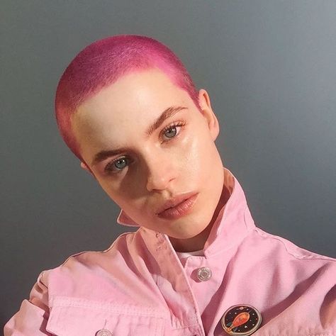 Pink Buzzed Hair, Buzzcut Season, Shaved Hair Designs, Buzzed Hair, Buzz Cuts, Bald Girl, Shave My Head, Alternative Christmas, Cool Hairstyles For Men