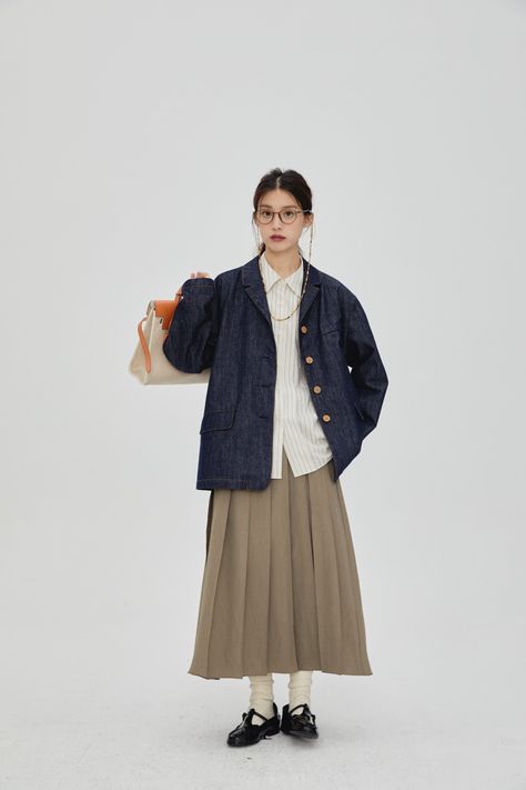 Fashion Outfits Simple, Japanese Winter Fashion, Japanese Americana, Timeless Wardrobe Essentials, Uniqlo Outfit, Japanese Minimalist Fashion, Japanese Fashion Women, Minimalist Fashion Outfits, Japanese Minimalist