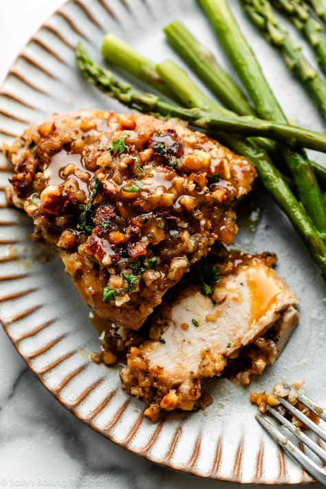 This walnut crusted chicken served with honey mustard glaze is altogether wholesome and savory, crisp and saucy, and very easy to make. It’s everything you want dinner to be, whether you serve it as a casual meal or for a special holiday gathering. Recipe on sallysbakingaddiction.com Honey Crusted Chicken, Walnut Crusted Chicken, Lemon Thyme Chicken, Glazed Walnuts, Walnut Chicken, Walnut Crust, Honey Mustard Glaze, Slow Cooker Chicken Chili, Leafy Salad