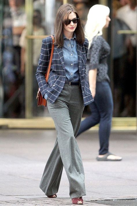 Ann Hathaway, Anne Hathaway Style, The Intern, Look Formal, Classy Work Outfits, Anne Hathaway, Casual Work Outfits, Inspired Outfits, 가을 패션