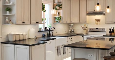 White Kitchen Cabinets at Cabinets.com Glaze Cabinets, Discount Cabinets, Vintage Inspired Kitchen, Order Kitchen, Dark Countertops, Free Kitchen Design, Online Kitchen Cabinets, Kitchen Planner, Basic Kitchen