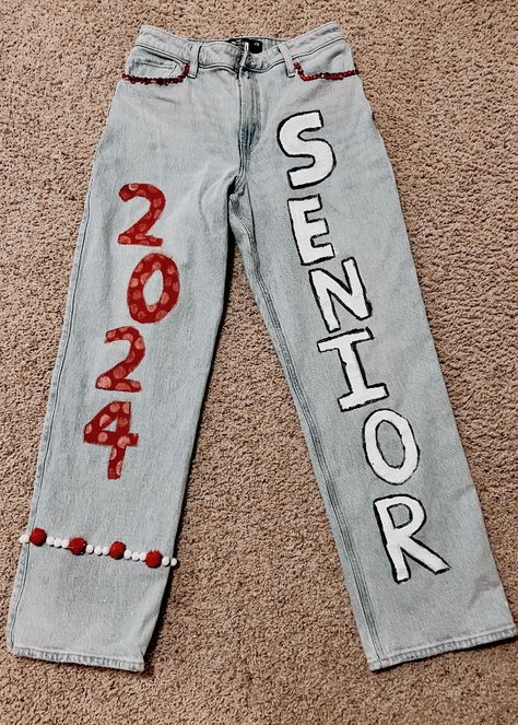 Painted and decorated jeans for the homecoming football game!!!!! #senior #highschool #homecoming #cute #seniorjeans Homecoming Jeans Painted, Highschool Homecoming, Homecoming Jeans, Decorated Jeans, Homecoming Football Game, Senior Painted Jeans, Senior Highschool, Homecoming Football, Senior Year Fun