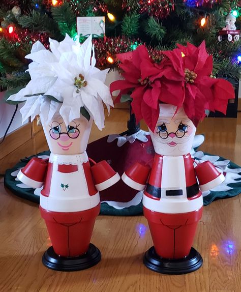 Christmas Flower Pot People, Santa Flower Pots, Flower Pot People Diy, Christmas Clay Pots, Clay Pot Gnomes, Pots Crafts, Plant Pots Crafts, Pot Craft, Terra Cotta Pot Crafts Diy