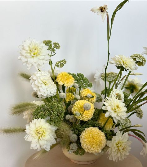 3 things I love about the end of Summer: Dahlias Marigolds Sedum #floristnj #floraldesignernj #jerseycitynj #weddingsnj Dahlias Arrangement, Dahlia Arrangements, Yellow Dahlias, Whimsy Flowers, Yellow Dahlia, Things I Love, August 15, Jersey City, Cocktail Bar