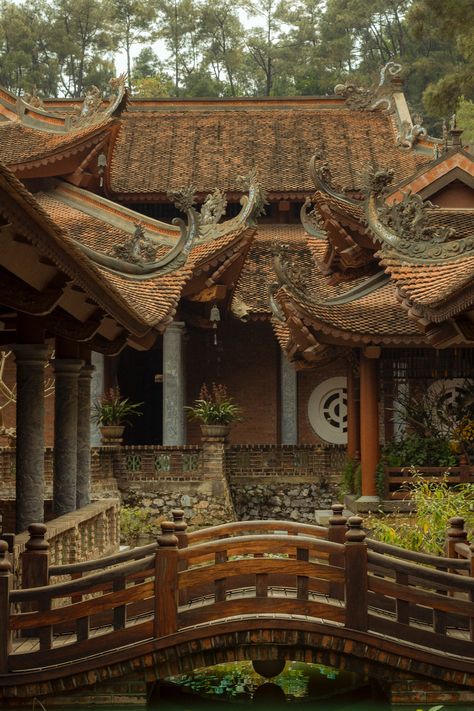 Travel Vietnam Architecture Traditional, Vietnamese Temple, Asian Museum, Vietnamese Aesthetic, Vietnam Temple, Vietnam Architecture, Vietnamese Architecture, Vietnam Aesthetic, Vietnamese Culture