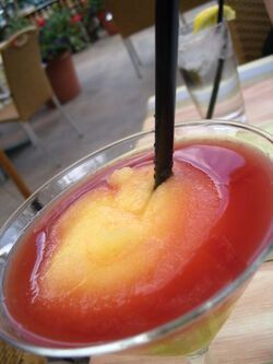 Frozen Peach Bellini, Cactus Club, Bellini Recipe, Perfect Summer Drink, Peach Bellini, Daiquiri, Party Drinks, Bellini, Refreshing Drinks