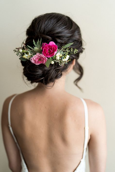 Imgur: The magic of the Internet Woman With Flowers, Flowers In Her Hair, Boda Mexicana, Bridal Hair Flowers, Wedding Hair Inspiration, Wedding Hair Flowers, Bridal Hair Vine, Half Up Half Down Hair, Hair Vine