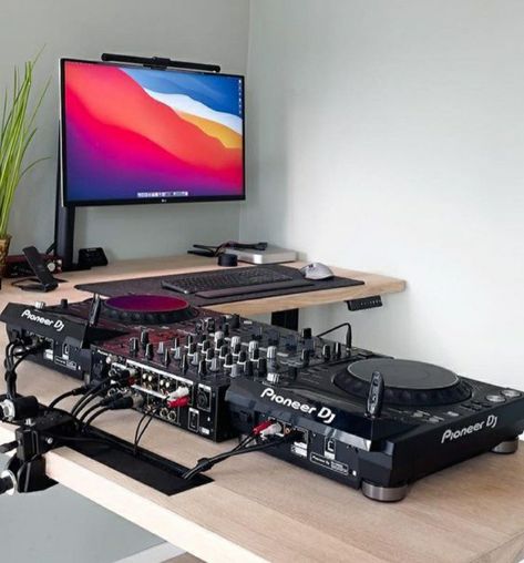 Dj Studio Room Ideas Dj Setup, Dj Desk Setup, Dj Studio Room Ideas, Home Dj Setup, Dj Desk, Men’s Bedroom Ideas, Home Studio Desk, Dj Studio, Music Studio Decor