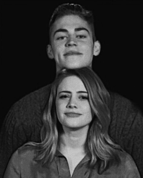 Mi Chiquita!🦋😍 C.Y: Te quierooooo🥰 Hero Fiennes-tiffin And Josephine, Hot Hero, Fiennes Tiffin, Josephine Langford, Hardin Scott, After Movie, Movies And Series, Movie Couples