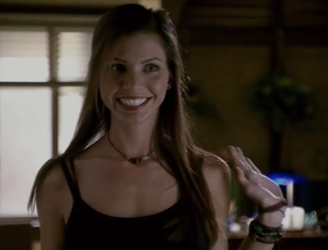 Cordelia Chase Hair, Cordelia Chase Angel, Cordelia Chase Outfits, Buffy Icons, Marley Rose Glee, Nini Salazar Roberts, Lois Lane Smallville, Five By Five, Angel The Series