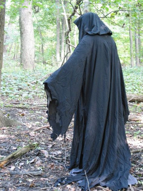 nazgul costume - Google Search Wendigo Costume, Grim Reaper Costume, Reaper Costume, Don't Fear The Reaper, Grim Reaper Art, Dollar Store Halloween, Concept Art Tutorial, Gothic Fantasy Art, Family Halloween Costumes