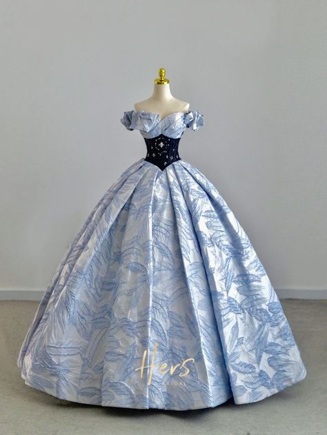 Blue Ball Gowns Princesses, Bridgerton Ball Gowns, Royal Dresses Aesthetic, Royal Outfits Princesses, Gowns Dresses Elegant, Old Fashion Dresses, Royal Dresses, Princess Ball Gowns, Prom Dress Inspiration