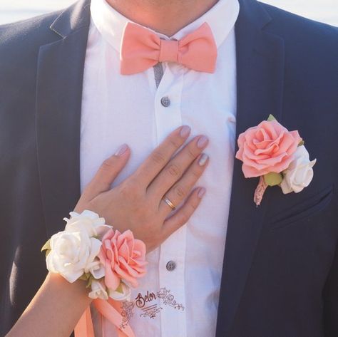 Coral Corsage, Coral Boutonniere, Boutonniere Prom, Prom Flowers Corsage, Coral Wedding Flowers, Prom Corsage And Boutonniere, Prom Pictures Couples, Boutonnieres Prom, Corsage And Boutonniere Set