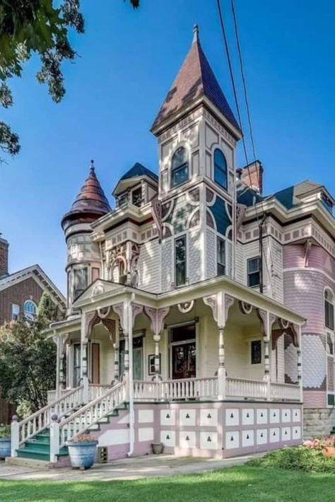 1889 Victorian For Sale In Elgin Illinois Victorian Estate Homes, Victorian New Build, Victorian Stick Style House, 1920s Victorian House, Painted Lady Victorian House, One Story Victorian House, Big Victorian House, Tiny Victorian House, Rounded Staircase