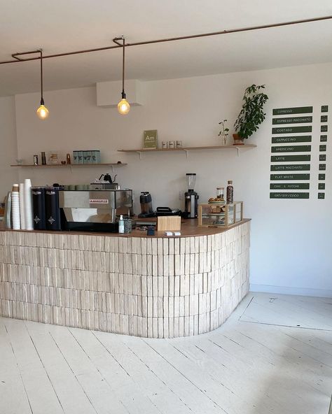 Small Coffee Interior Design, Modern Minimalist Coffee Shop, Barista Bar Design Coffee Shop, Scandi Cafe Interior, Coffee Shop Minimalist Design, Coolest Coffee Shops Interior Design, Scandinavian Cafe Interior, Restaurant Menu Board Design, Scandi Coffee Shop