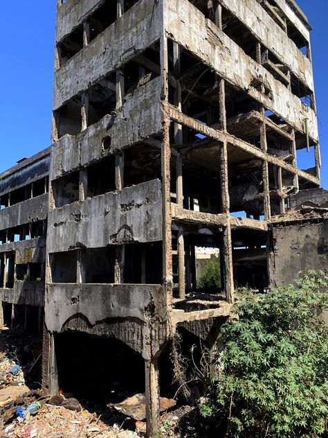 fabrica abandonada. avellaneda Aesthetic Apocalypse, Dystopian Apocalypse, Abandoned Factory, Urban Landscape, Abandoned Places, Urban Decay, Drake, Building, Quick Saves