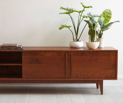 Mid Century Tv Console, Teak Tv Stand, Interior Design Luxury Modern, Media Stands, Bedroom Interior Design Modern, Mid Century Modern Living Room, Mid Century Modern Interiors, Hand Crafted Furniture, Media Console