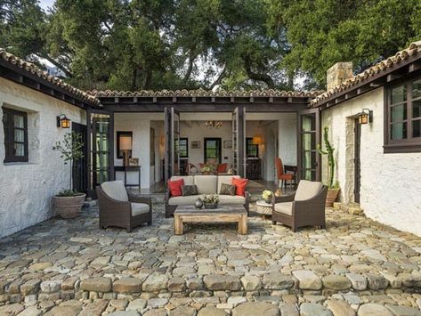 Style Hacienda, Hacienda Homes, Spanish Hacienda, Hacienda Style Homes, Mediterranean Home Decor, Spanish Style Home, Casas Coloniales, Spanish Style Homes, Hacienda Style