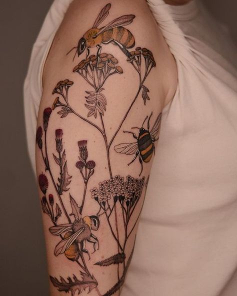 Dzo Lamka - Tattoo Majster on Instagram: "Meadow 🐝 @nasza_tattoo_shop #meadowtattoo #beetattoo #bumblebee #tansy #yarrow #thistle #dzolama #wroclawtattoo" Floral Bumblebee Tattoo, Dzo Lama, Bumblebee Tattoo, Tangled Flower, Whimsical Tattoos, Floral Tattoo Sleeve, Botanical Tattoo, Bee Tattoo, Tattoo Sleeve