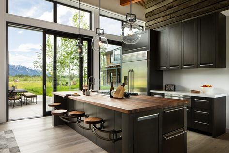 Urban Ranch | On Site Management, Inc. White Marble Backsplash, Espresso Kitchen Cabinets, Espresso Cabinets, Espresso Kitchen, Black Granite Countertops, Desain Pantry, Black Countertops, White Backsplash, White Quartz Countertop