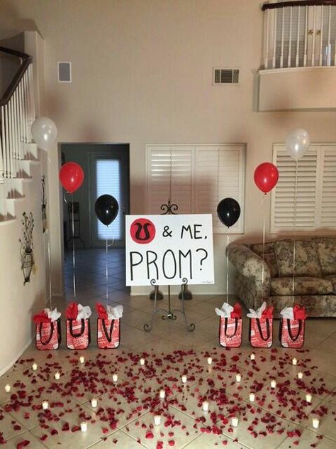 Best Prom Proposals, Creative Prom Proposal Ideas, Cute Hoco Proposals, Cute Promposals, Country Prom, Funny Prom, Prom Posters, Cute Homecoming Proposals, Proposal Candles