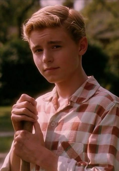 Callan Mcauliffe, Flipped Movie, Paul Anka, Dominic Cooper, Romance Movies, Iconic Movies, Movie Trailers, Series Movies, Movies Showing