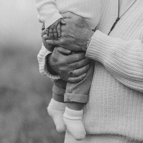 Grandpa And Granddaughter, Grandparents Photography, Newborn Family Pictures, Baby Family, Family Pictures, Newborn Photos, Baby Pictures, Baby Photography, Baby Photos