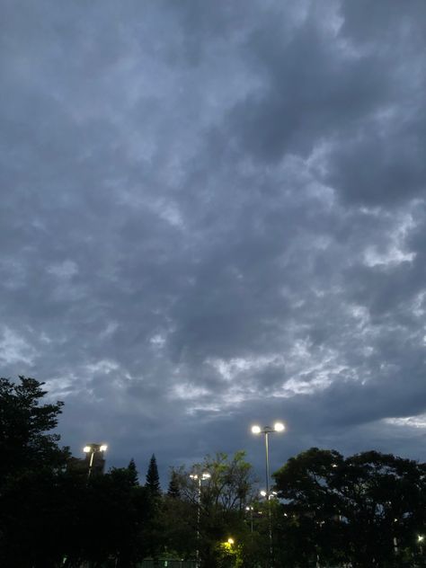 White Hour Sky, Moonson Season, Gray Sky Aesthetic, Partly Cloudy Weather, Gray Hour, Grey Hour, Dark And Gloomy, London Weather, Partly Cloudy