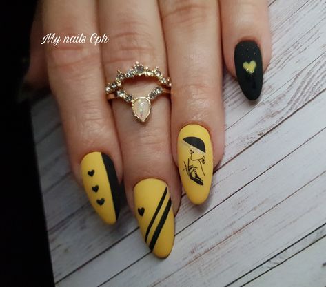 Huffle Puff Nails, Hufflepuff Nails Simple, Harry Potter Hufflepuff Nails, Harry Potter Nails Designs Hufflepuff, Hufflepuff Nail Art, Hufflepuff Nails, Universal Nails, Harry Potter Nails Designs, Potter Nails