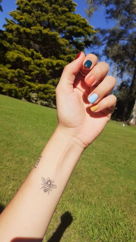 Simple Walk In Tattoos, Delicate Tattoo Design, Bee On Wrist Tattoo, Dainty Bee Tattoo Ideas, Tattoo Ideas For Surviving, Bee Tattoo On Arm, Wrist Bee Tattoo, Delicate Bee Tattoo, Small Tattoos Bee